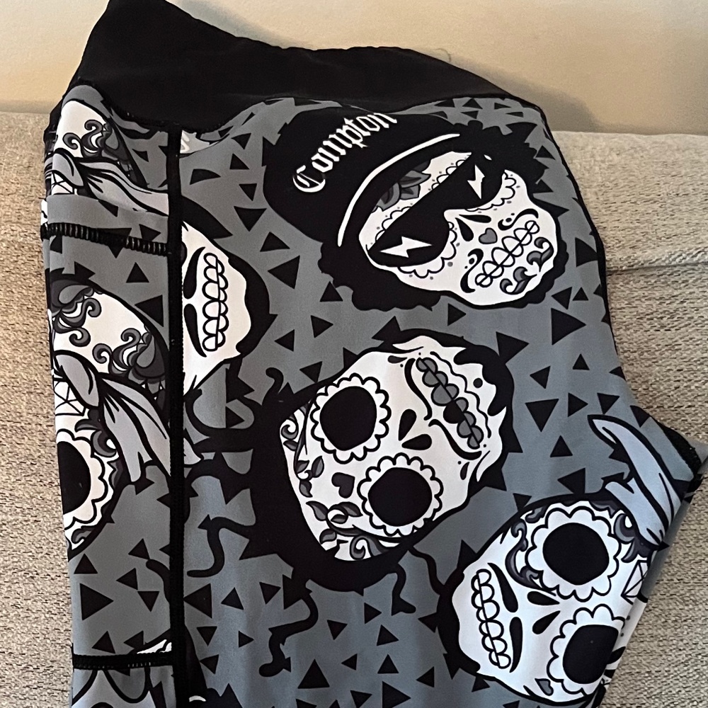 Constantly Varied Gear (CVG) Size Large Capri Leggings - Gray Rap Legends